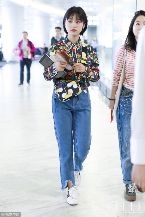 衬衫牛仔裤搭配高跟鞋,钟楚曦和张雪迎谁漂亮