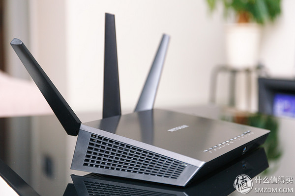 做工精良,外观大气,配置强悍~测NETGEAR美国网件Nighthawk夜鹰R6900别墅级无线路由