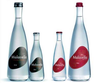 小瓶子们装的不是水，是逼格。