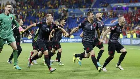 欧洲杯聊什么,欧洲杯足球热粘合