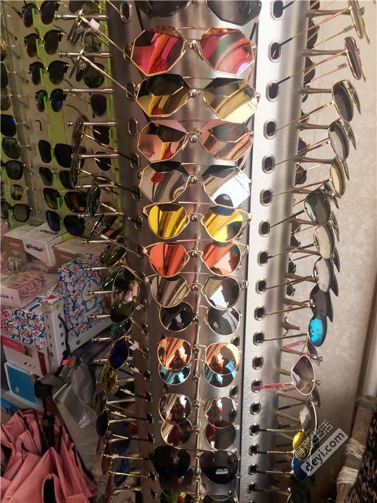 揭秘淘宝店铺和企业店铺,揭秘淘宝衣服进货渠道