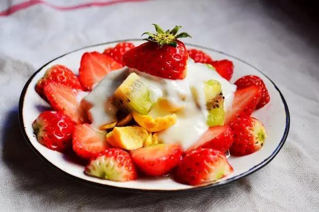 酸奶是疯了么、和谁都能有一腿、这么*交滥**真的好么？