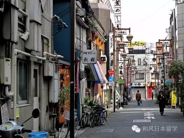 遇到小混混找事,吃烧烤遇到小混混找事