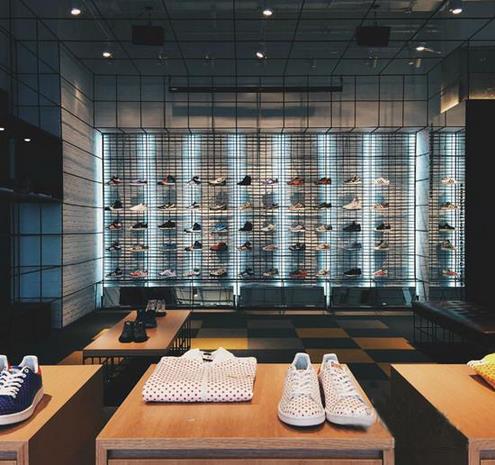 郑恺王嘉尔潮牌,余文乐开的潮牌店