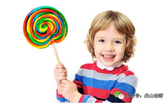 孩子嘴唇红肿像香肠嘴,宝宝嘴唇肿得像香肠