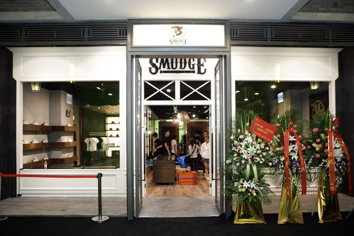 郑恺王嘉尔潮牌,余文乐开的潮牌店