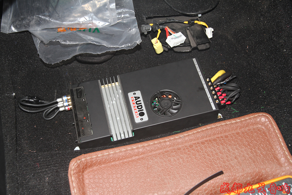 起亚K5音响改装试听,起亚k5音响喇叭改装