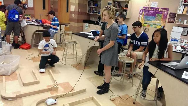 FinchRobot，一个机器人搞定各种不同编程语言的学习