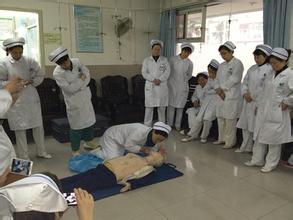 相当护士，你要有九条命！