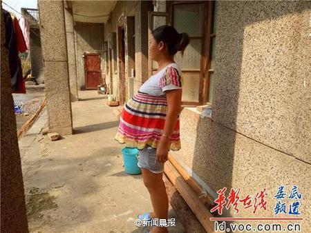 女子怀孕不知情生下宝宝一脸懵,女子怀孕12个月未生育下集