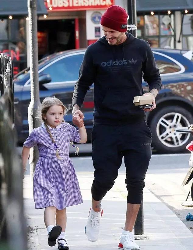 把腿拉长的拍照方法,拉长腿的拍照姿势