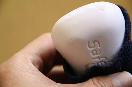 旧袜子不要扔冬天不用怕冻手了,旧袜子丢了是什么征兆