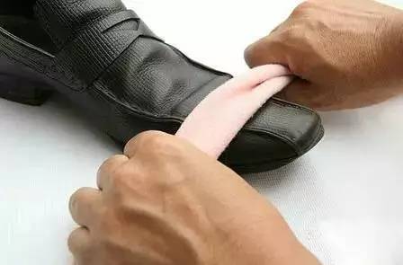 旧袜子不要扔冬天不用怕冻手了,旧袜子丢了是什么征兆