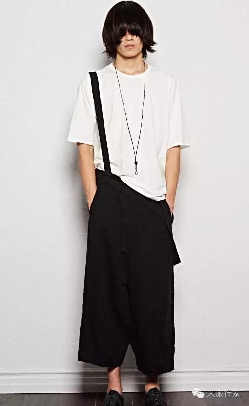 想在旅行中穿的比风景更撩人，何必东走（fei）西逛（qian