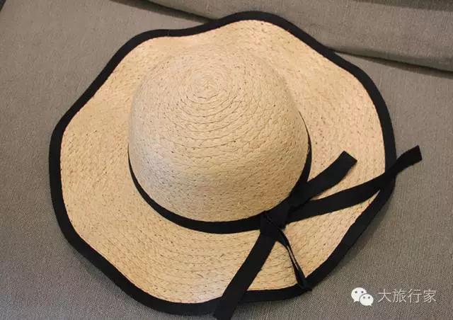 想在旅行中穿的比风景更撩人，何必东走（fei）西逛（qian