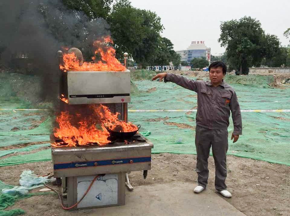 防火实验室演示爆燃室内,明火防火实验