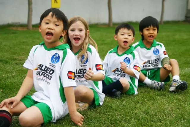 “我爱球”携手球星韩鹏，打造最专业的业余足球服务社区