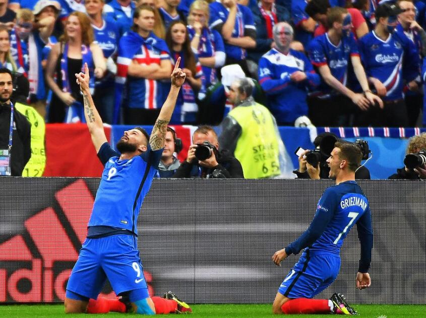 吉鲁进球后致敬亨利,吉鲁在欧冠入几个球了