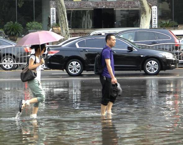 成都多地持续大到暴雨,成都强降雨