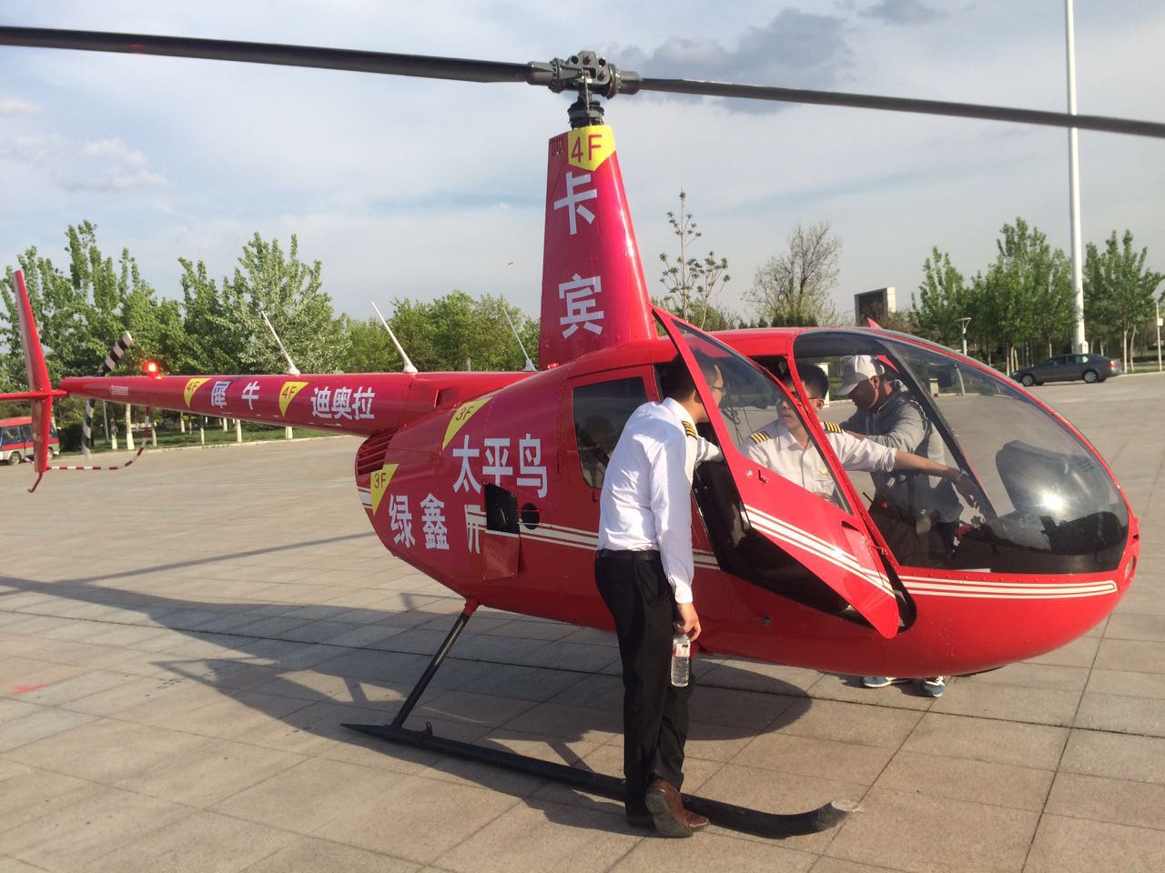 直升机出租一个月多少钱,直升机租一天价格