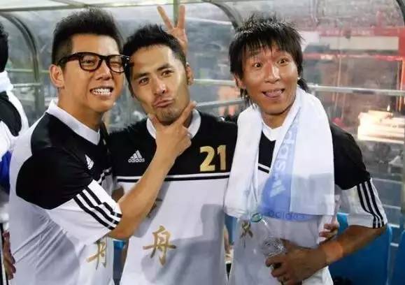 鹿晗踢球水平怎样,鹿晗足球在娱乐圈是什么水平