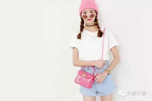 想在旅行中穿的比风景更撩人，何必东走（fei）西逛（qian