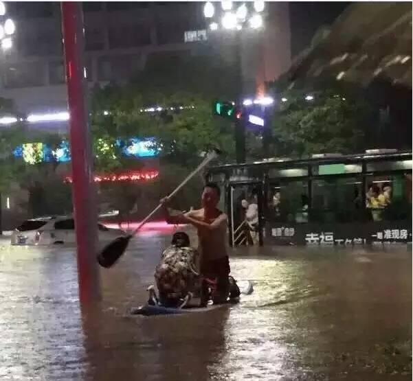 成都多地持续大到暴雨,成都强降雨