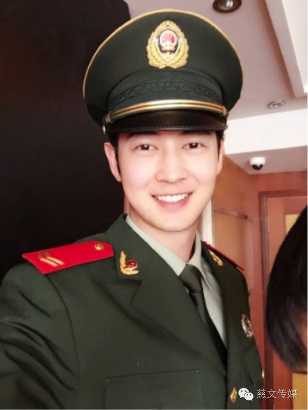 记住了哈！引爆微博“寻帅”热潮的那哥们儿叫丁野