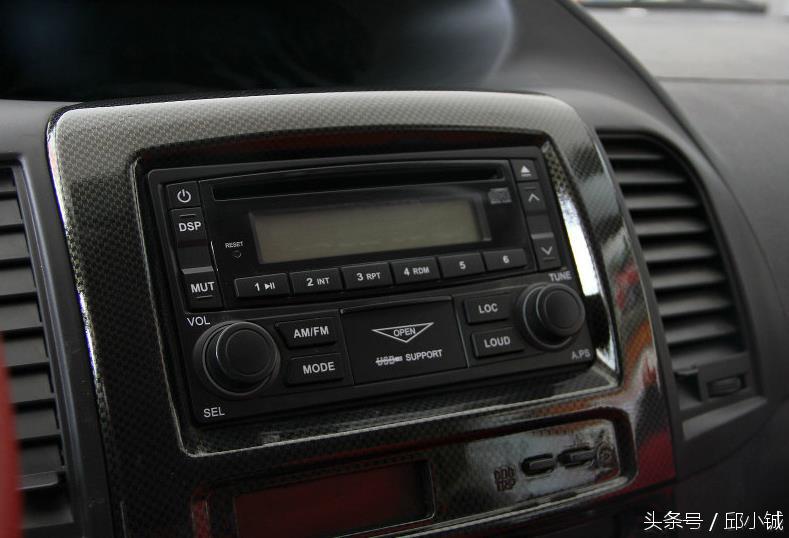 跨界的CROSS小车，价格只要POLO的一半，性价比非常好！