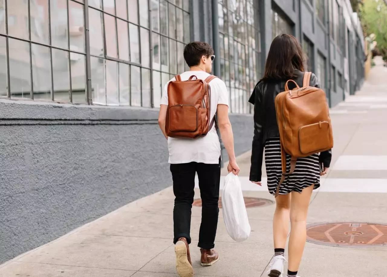 老板出门谈生意带什么包 (商务人士背什么包合适)