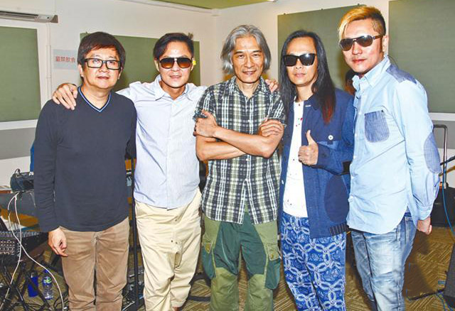 他是李丽珍前男友，香港著名作词家，八九十年代每年坐收百万版税