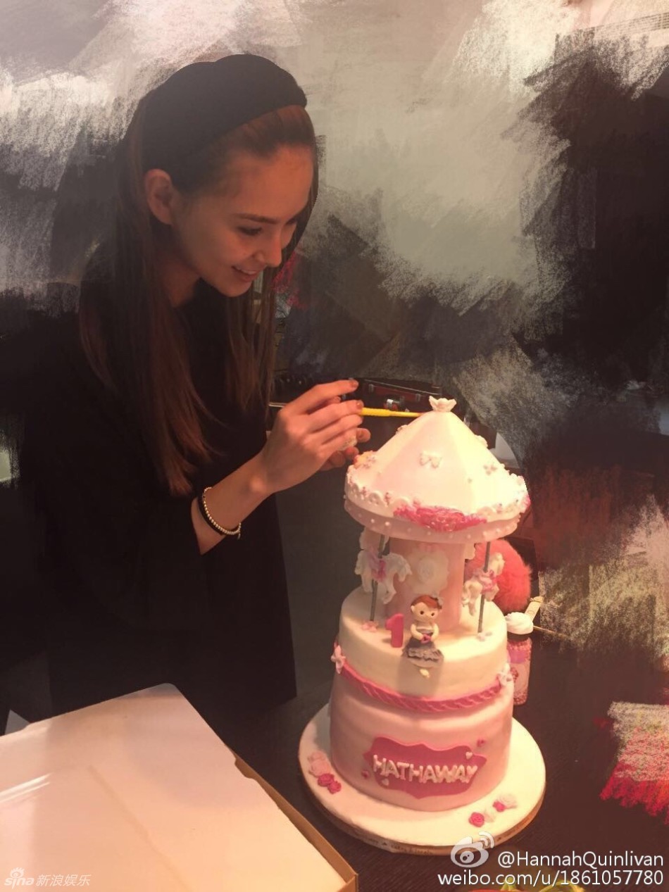 昆凌为女儿庆生,周杰伦昆凌生日蛋糕