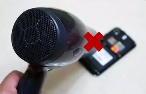 vivo手机进水了怎么让水震出来,手机进水的紧急处理方法