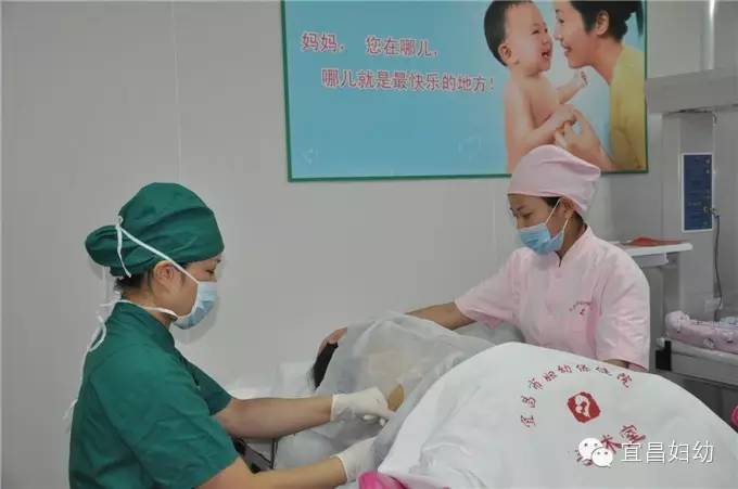 双胎有一个瘢痕妊娠怎么办,有妊娠纹二胎预防还有效吗