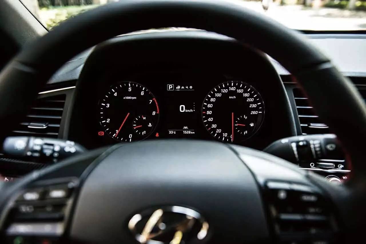 颜值担当试驾2016款北京现代领动1.4T双离合炫动·旗舰型