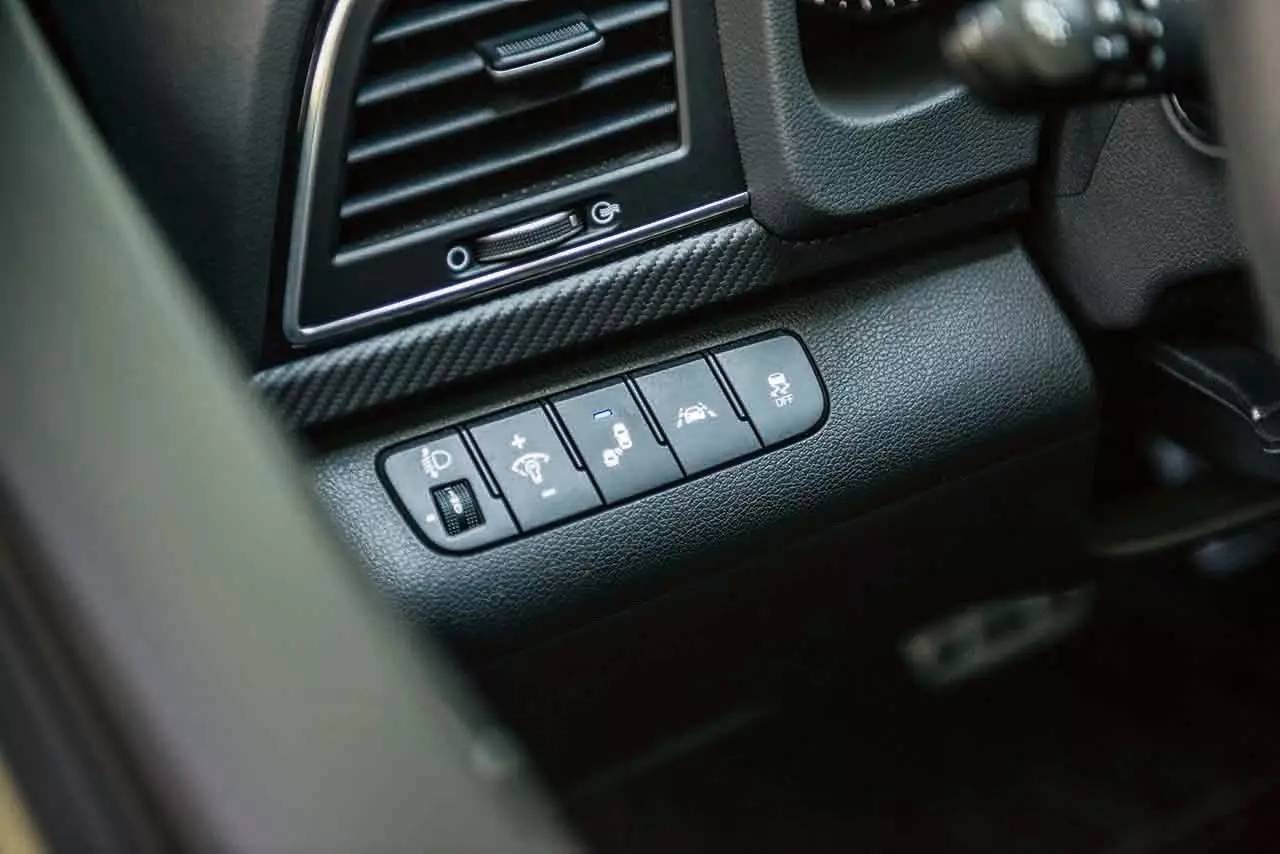 颜值担当试驾2016款北京现代领动1.4T双离合炫动·旗舰型