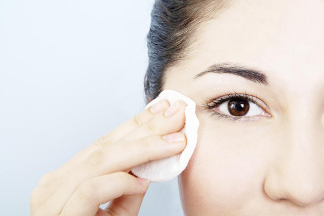 卸妆用化妆水测评,化妆棉的卸妆的正确方法