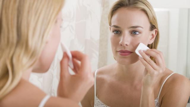 卸妆用化妆水测评,化妆棉的卸妆的正确方法