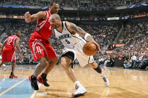 背身单打脚步走几步,背身单打转不过身