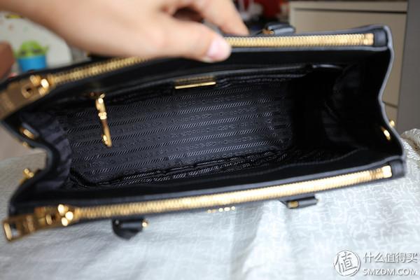 拎PRADA的小恶魔 — 三亚免税店购入 PRADA 普拉达