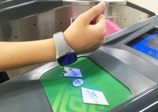 拉卡拉智能运动手环,有颜值的智能手环