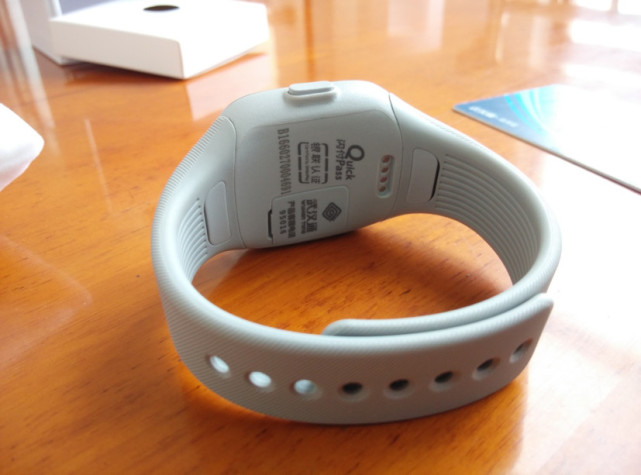 拉卡拉智能运动手环,有颜值的智能手环