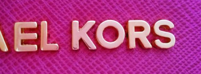 呸！你个假包婊，还有脸出来晒？