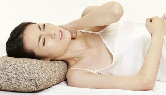 倪海厦治落枕最快的方法,睡落枕有事疼有事不疼怎么治