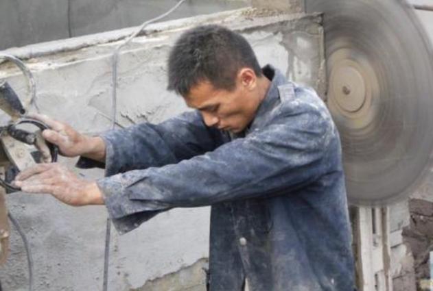 屋里的墙皮开裂怎么处理,墙皮开裂怎样解决