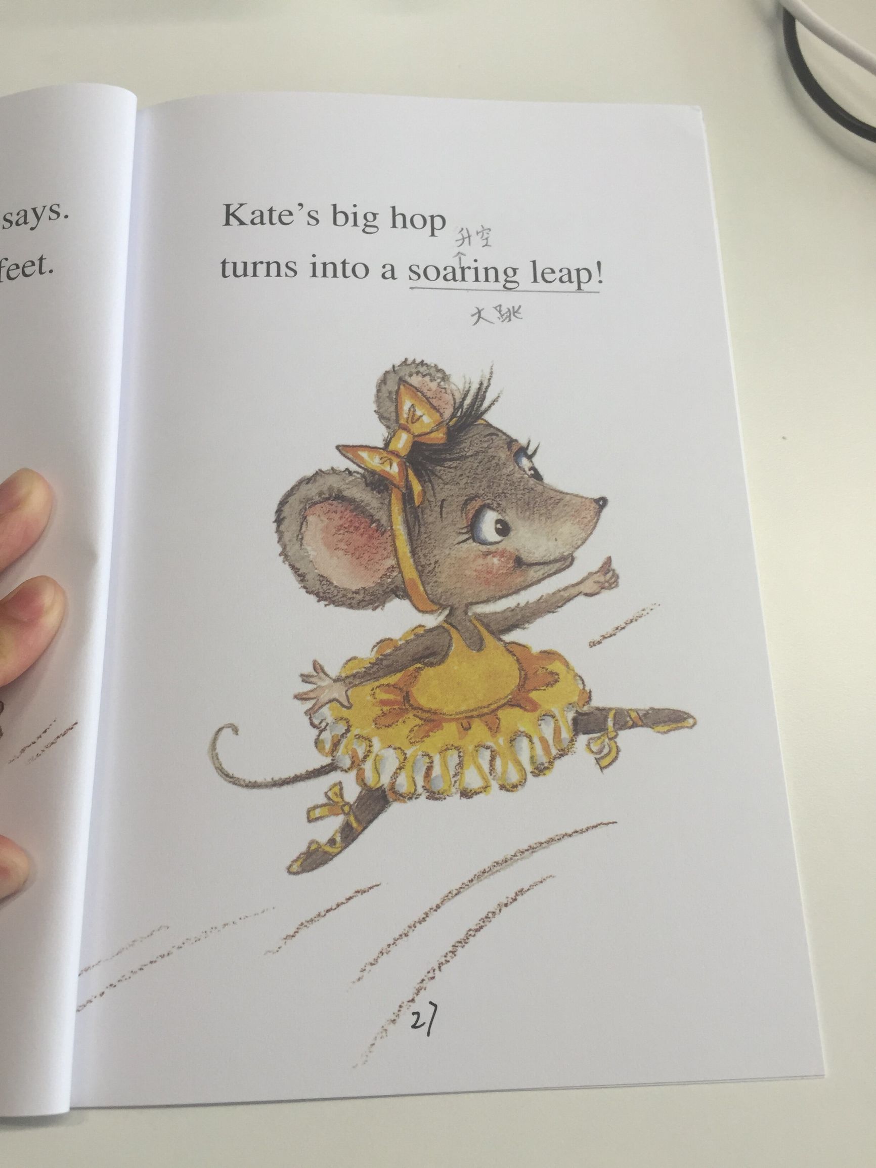 跟小猫Mia绘本学跳舞相关的英文，服装、舞蹈动作应有尽有