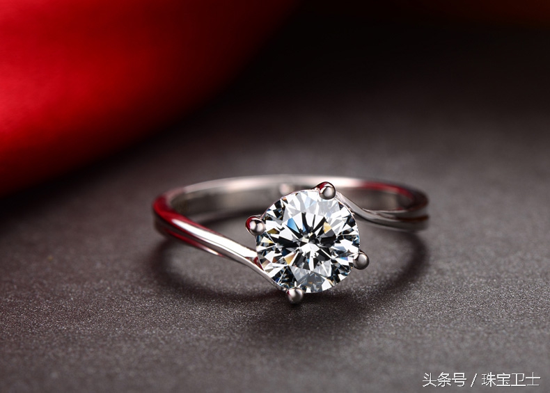 假钻石是怎么做出来的,假钻石太阳下光彩夺目吗