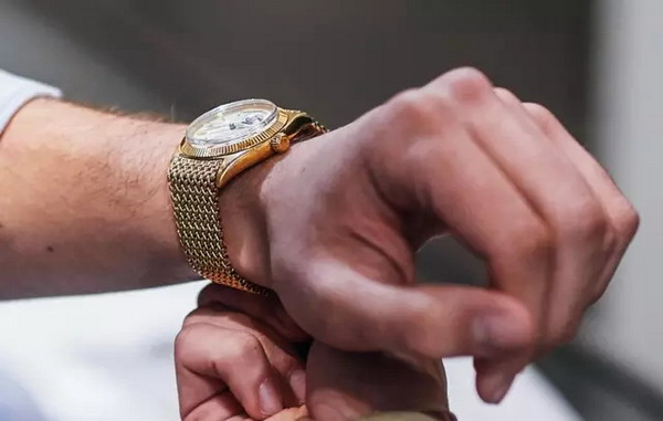 手表忽然停了不走了什么原因,手表忽然停了