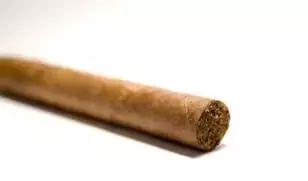 抽细烟和粗烟哪个危害大,吸细烟和粗烟哪个危害大