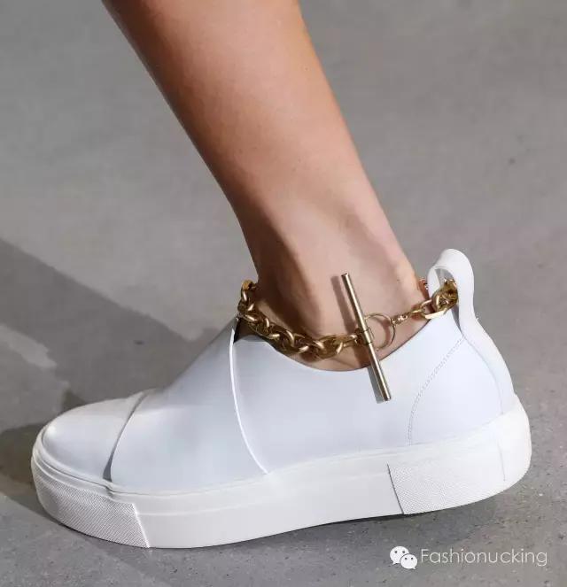 听说，脚踝链和鞋子更配哦